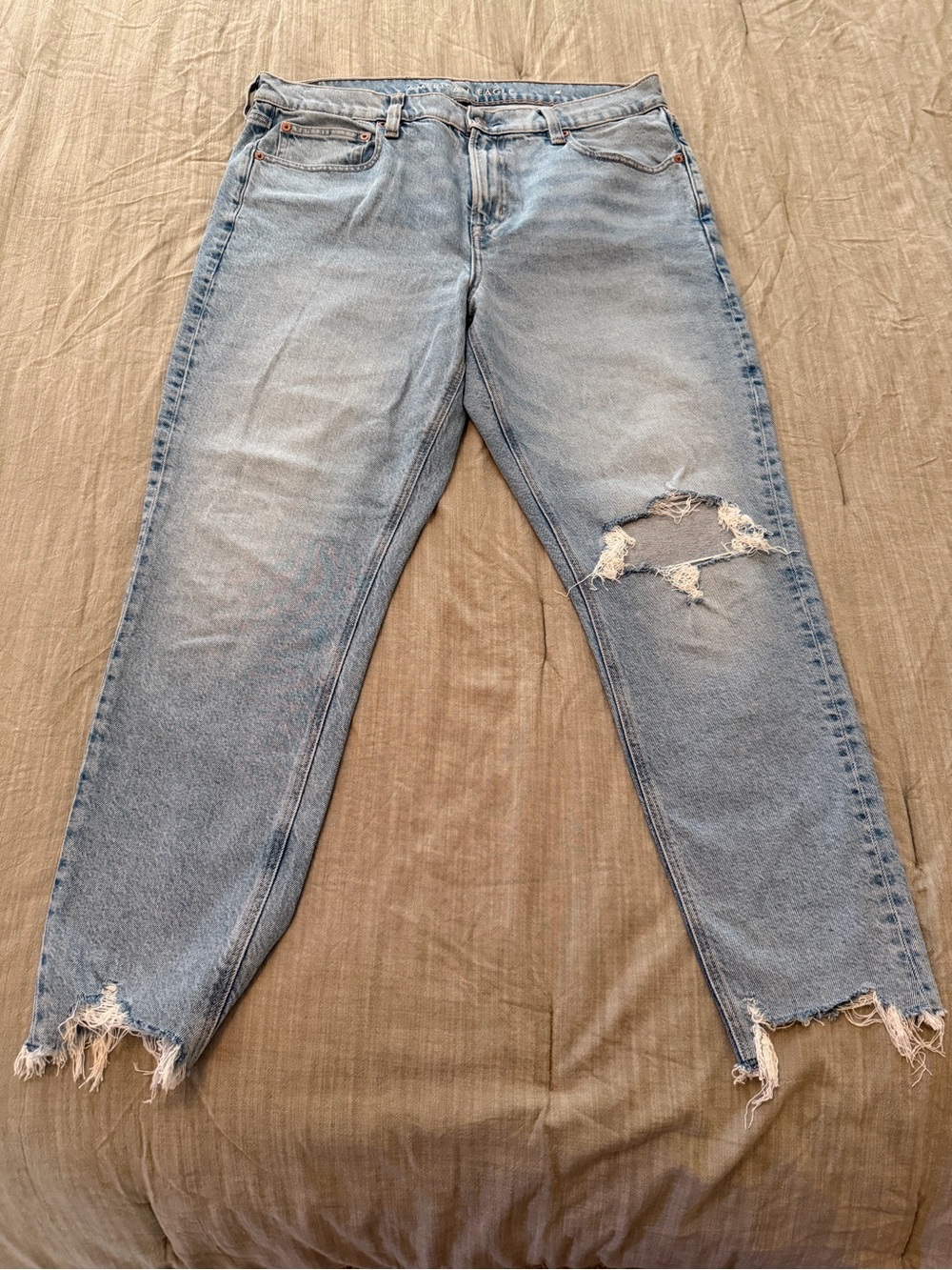 Light Wash Distressed Women’s Jeans